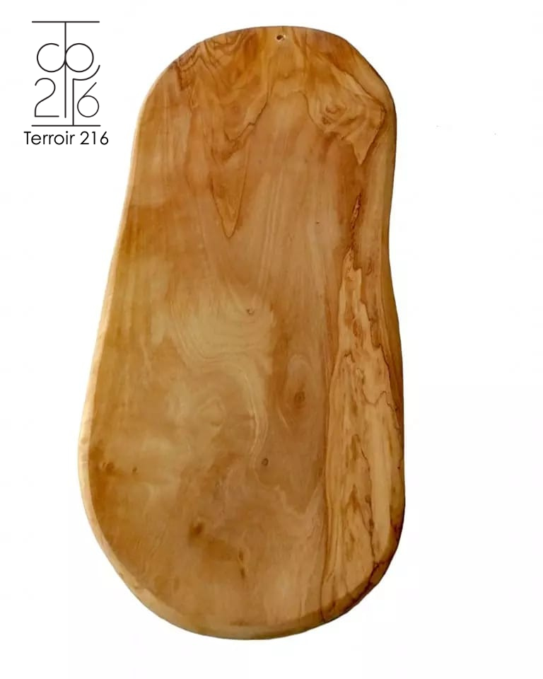 Olivenholz-Schneidebrett mit natürlichen Formen 30 cm